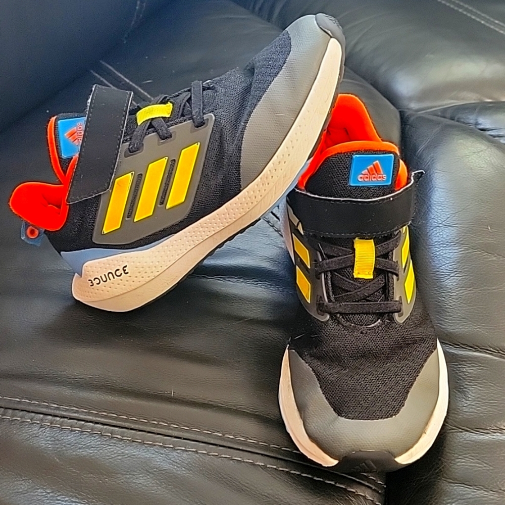 Boys size 1 1/2 Adidas shoes